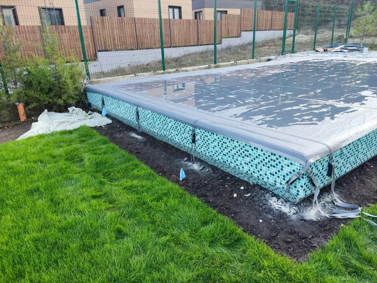 Батутное покрывало на бассейне в Климовске